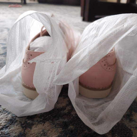 SOLD NWT Wingtip Casual Shoes, Blush, size 9 - Picture 11 of 11
